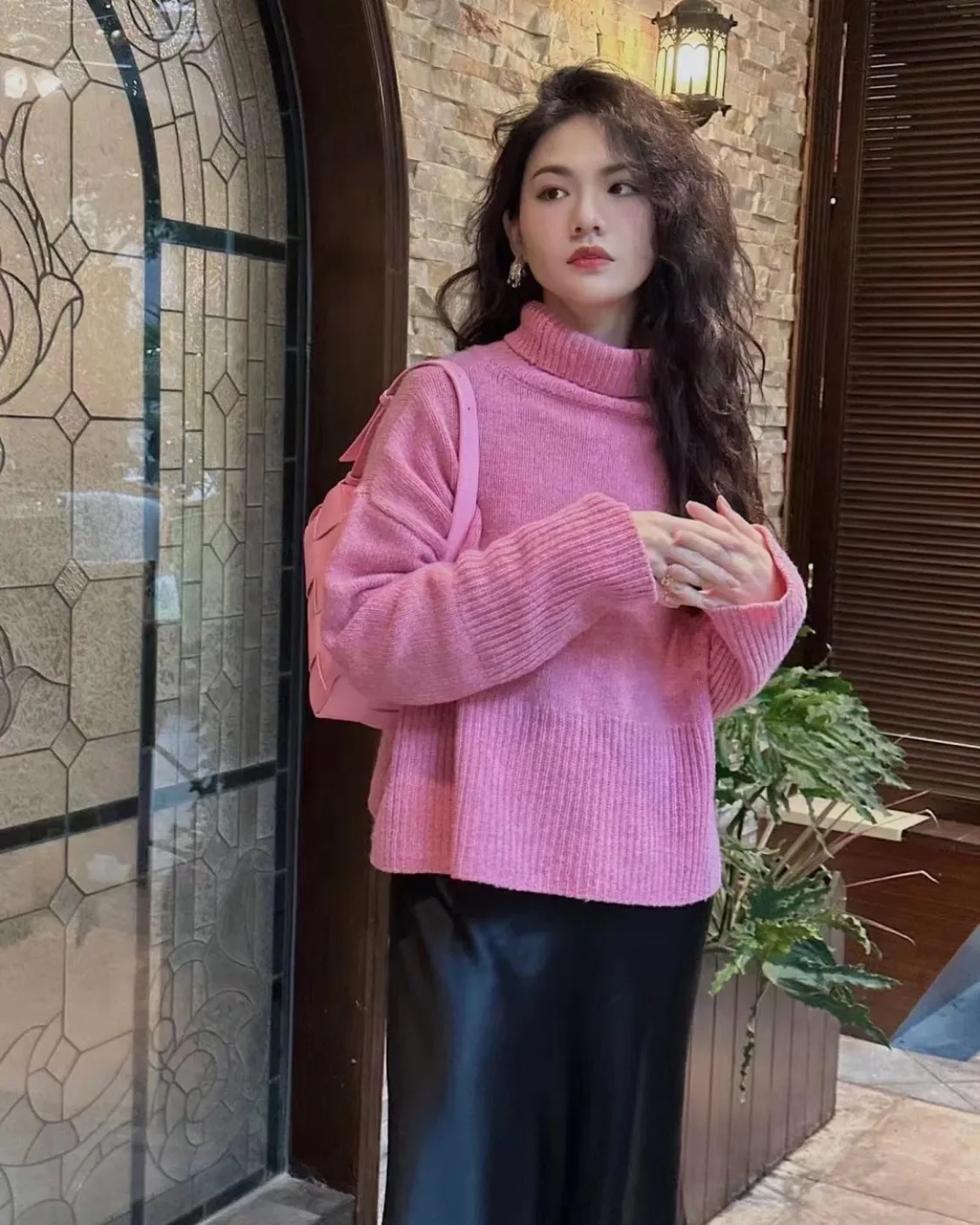 This is one of the rare pink bags that is not tacky.